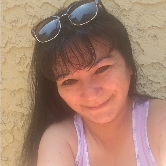 Meet your Posher, Crystal - Picture 2 of 2